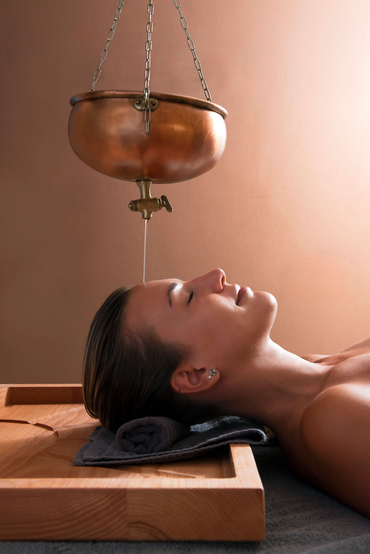 Trattamento ayurveda Shiro Dhara alla Spa nel Parco delle Terme di Monticelli